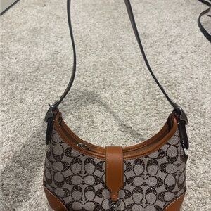 Coach Hampton Hobo Bag In Crystal Signature Jacquard